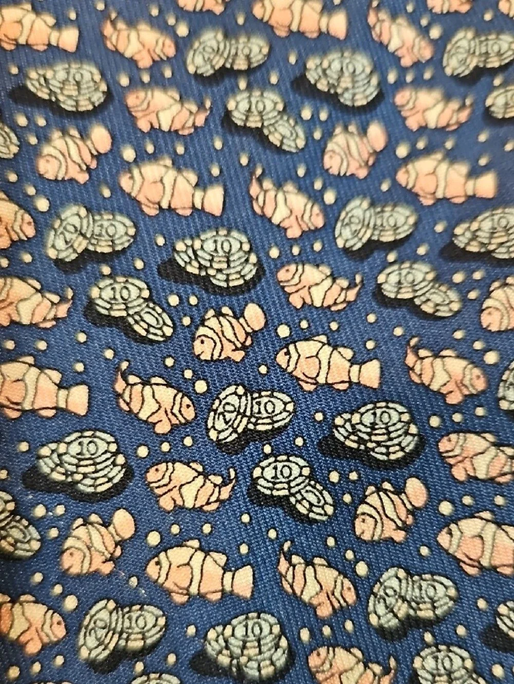 VINEYARD VINES MARTHAS VINEYARD BLUE WITH PINK FISH 100% SILK TIE